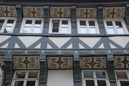 zeigt schöne Architektur im Schwarzwald