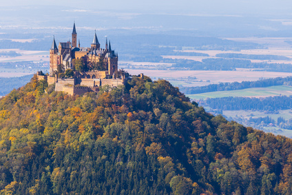 zeigt die Burg Hohenzollern auf Berg